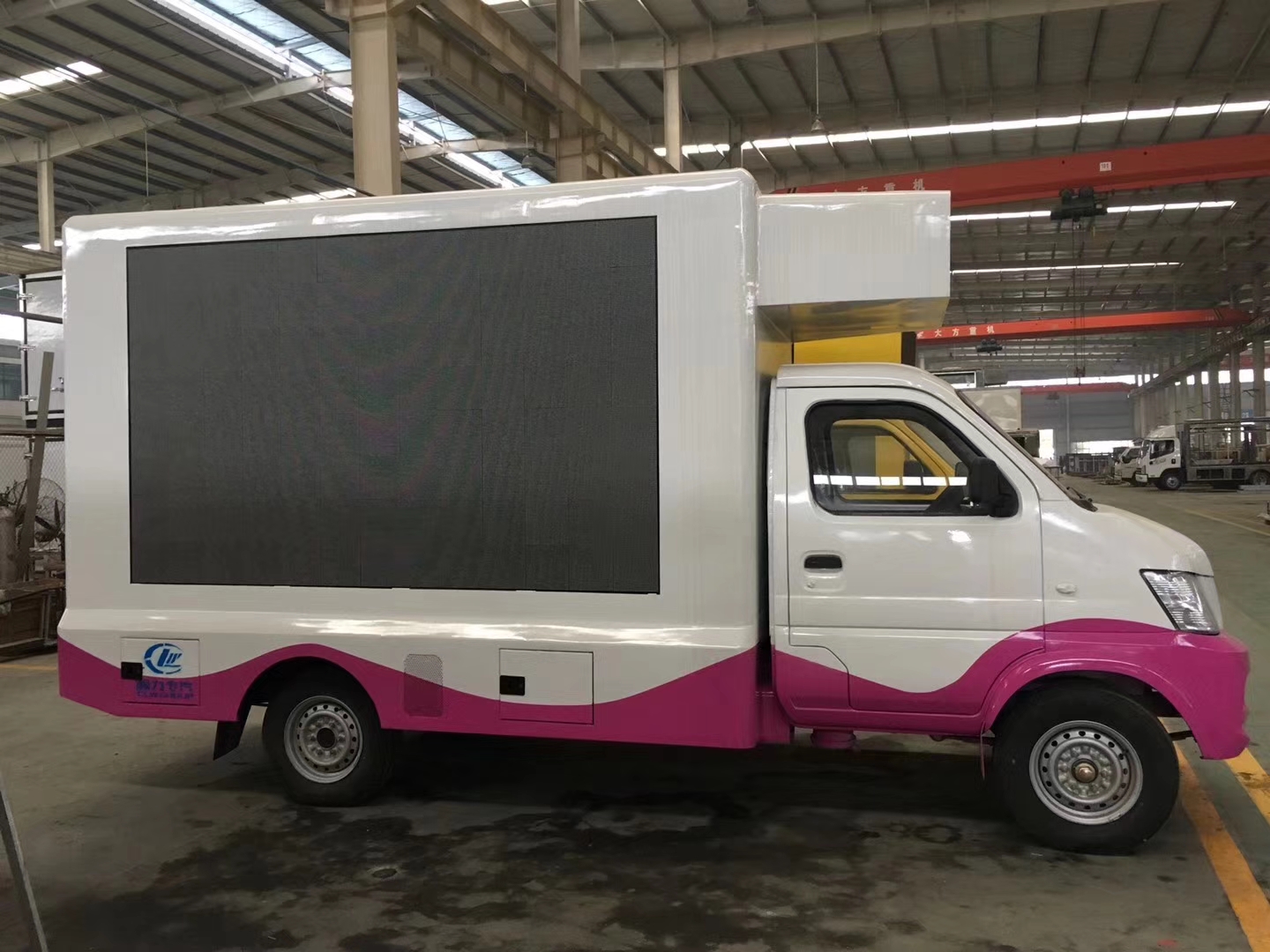 最新廣告車，駛向成功的自信成就之旅