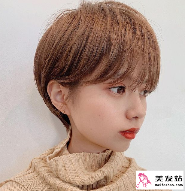 最新款短發(fā)發(fā)型女，小巷深處的時(shí)尚靈感與秘密圖片分享