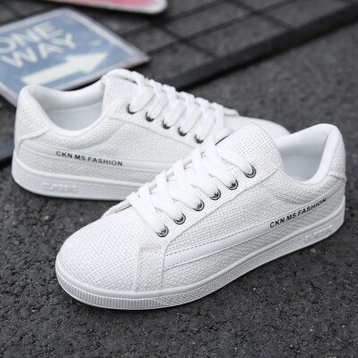 探索小巷時尚魅力，最新板鞋潮流揭秘