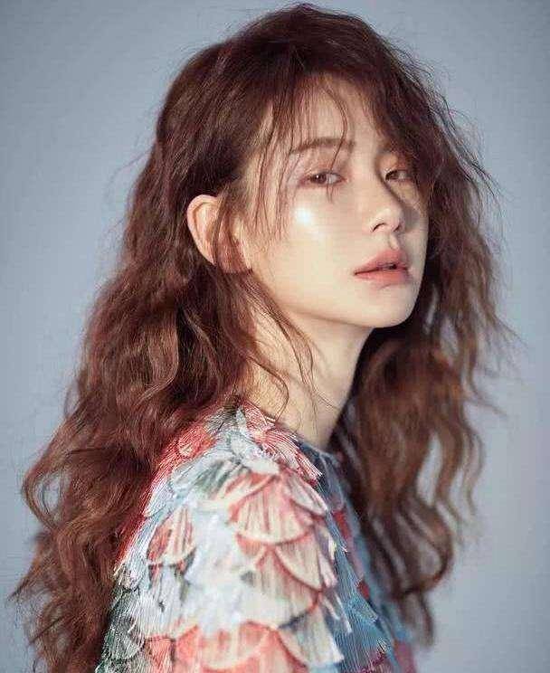 2025明星最新發(fā)型，潮流變遷與時尚影響力揭秘