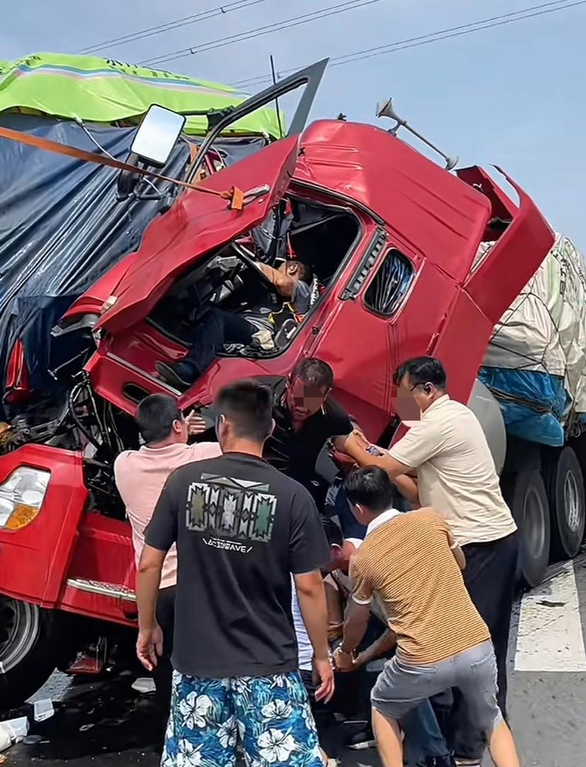 信陽312國道車禍?zhǔn)录疃确治雠c最新報(bào)道