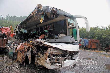 大客車(chē)車(chē)禍最新動(dòng)態(tài)，事故原因、救援進(jìn)展及預(yù)防措施全解析